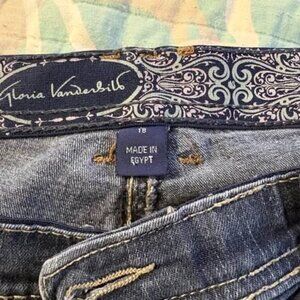 Gloria Vanderbilt LOOKING TO BUY A PAIR